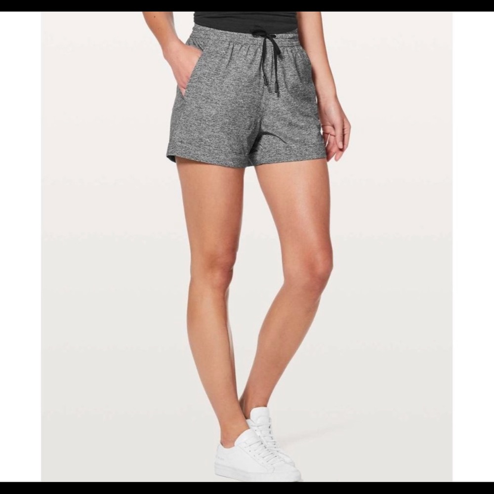 Lululemon Spring breakaway shorts HR